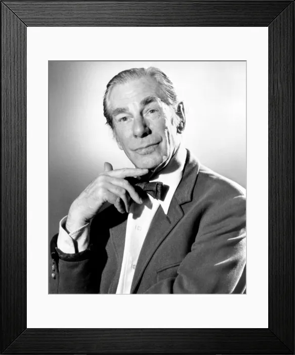 Framed Print : THE DRESSER, Michael Gough, 1983, Columbia / courtesy Everett Collection