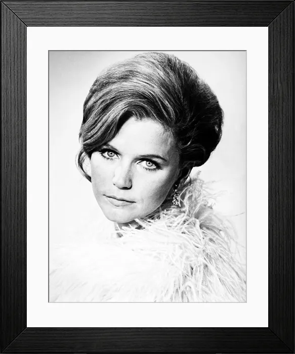 Framed Print : A SEVERED HEAD, Lee Remick, 1970