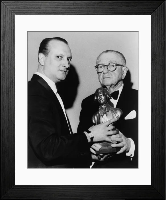 Framed Print : Henry Francis du Pont (1880-1969), receiving the Thomas Jefferson award for contributions to White House decoration