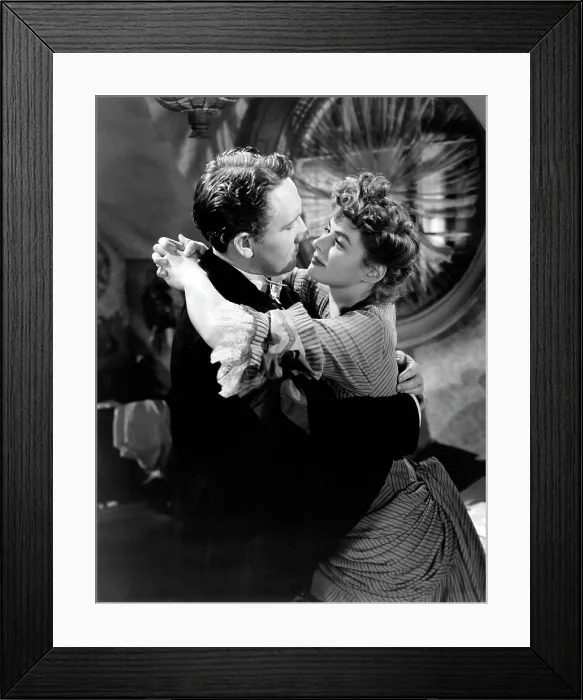 Framed Print : DR. JEKYLL AND MR. HYDE, Spencer Tracy, Ingrid Bergman, 1941 Framed Print : DR. JEKYLL AND MR. HYDE, Spencer Tracy, Ingrid Bergman, 1941