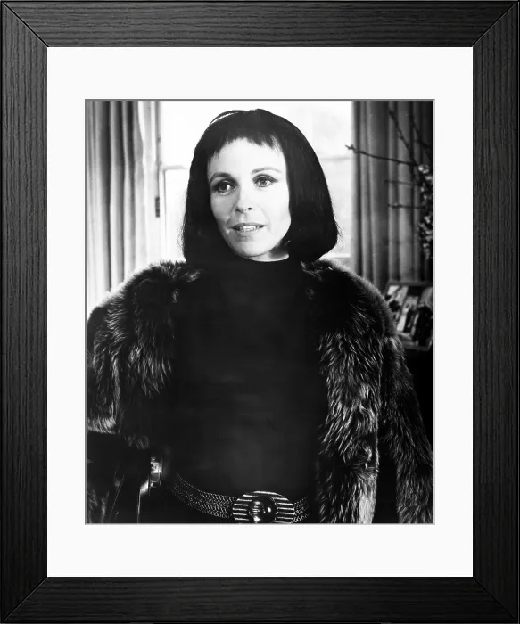 Framed Print : A SEVERED HEAD, Claire Bloom, 1970 Framed Print : A SEVERED HEAD, Claire Bloom, 1970