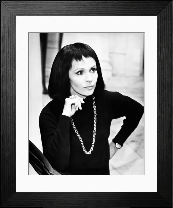 Framed Print : A SEVERED HEAD, Claire Bloom, 1970