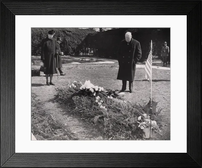 Framed Print : Winston Churchill, former British Prime Minister, with Eleanor Roosevelt, at the grave of the late President Franklin D. Roosevelt at Hyde Park, N.Y. March 1946