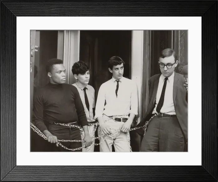 Framed Print : CORE and SNCC protesters. Four demonstrators chained themselves to a federal courthouse in New York City in protest of civil rights abuses in Jackson, Mississippi. 1965 Framed Print : CORE and SNCC protesters. Four demonstrators chained themselves to a federal courthouse in New York City in protest of civil rights abuses in Jackson, Mississippi. 1965