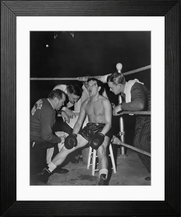 Framed Print : BODY AND SOUL, John Garfield, 1947