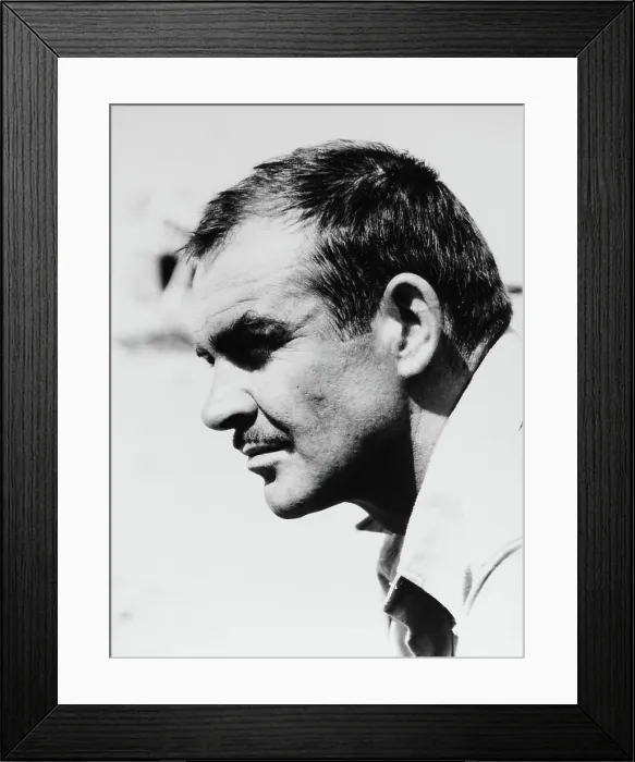 Framed Print : THE HILL, Sean Connery, 1965 Framed Print : THE HILL, Sean Connery, 1965