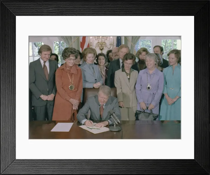 Framed Print : Jimmy Carter signs a House of Representatives Resolution to extend the deadline for state ratification of the for Equal Rights Amendment from 1979 to 1982 Framed Print : Jimmy Carter signs a House of Representatives Resolution to extend the deadline for state ratification of the for Equal Rights Amendment from 1979 to 1982