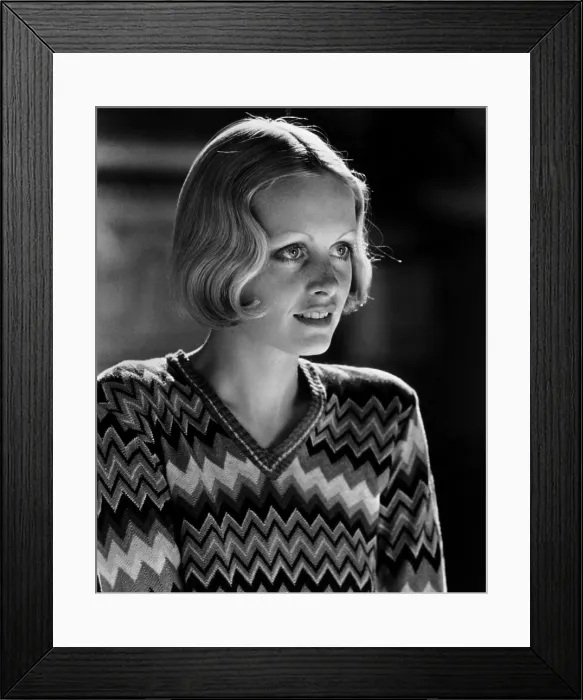 Framed Print : THE BOY FRIEND, Twiggy, 1971