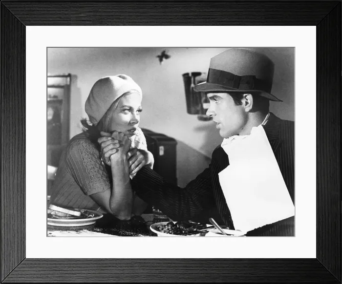 Framed Print : BONNIE AND CLYDE, from left: Faye Dunaway, Warren Beatty, 1967 Framed Print : BONNIE AND CLYDE, from left: Faye Dunaway, Warren Beatty, 1967