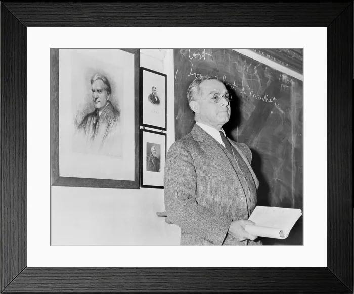 Framed Print : Felix Frankfurter (1882-1965), standing in Harvard classroom in 1939, the year he become an associate justice of the US Supreme Court Framed Print : Felix Frankfurter (1882-1965), standing in Harvard classroom in 1939, the year he become an associate justice of the US Supreme Court