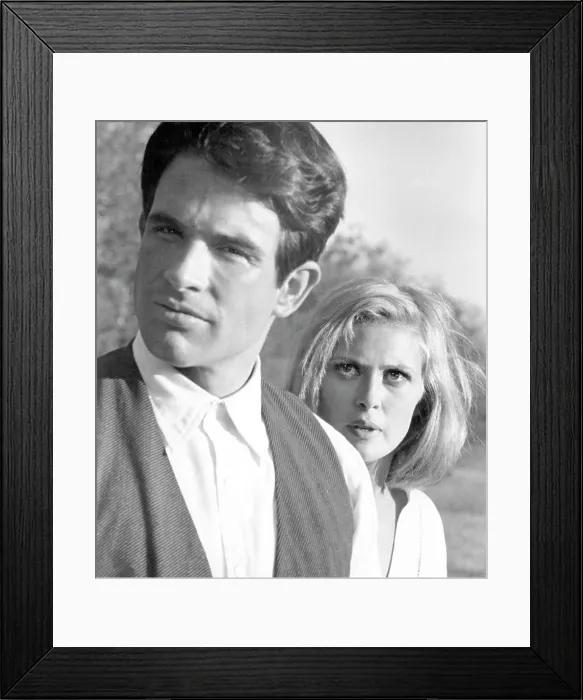 Framed Print : BONNIE AND CLYDE, Warren Beatty, Faye Dunaway, 1967 Framed Print : BONNIE AND CLYDE, Warren Beatty, Faye Dunaway, 1967