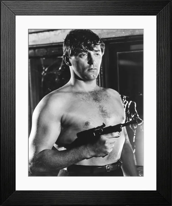 Framed Print : HIS KIND OF WOMAN, Robert Mitchum, 1951 Framed Print : HIS KIND OF WOMAN, Robert Mitchum, 1951