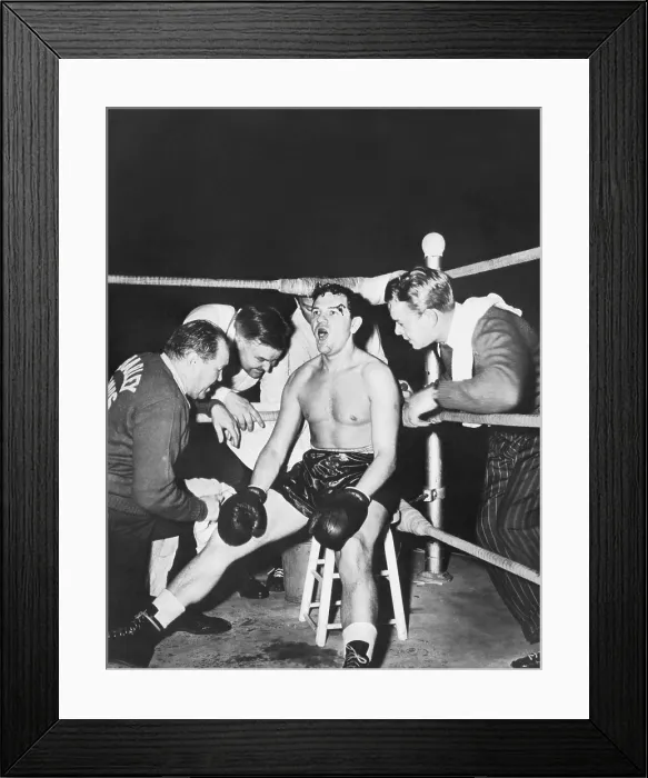 Framed Print : BODY AND SOUL, Joe Devlin (left), John Garfield (seated), 1947