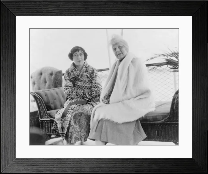 Framed Print : First Lady Florence Harding (1860-1924), seated on sofa with her best friend, Evalyn Walsh McLean, owner of the Hope Diamond and wife of Edward McLean Framed Print : First Lady Florence Harding (1860-1924), seated on sofa with her best friend, Evalyn Walsh McLean, owner of the Hope Diamond and wife of Edward McLean