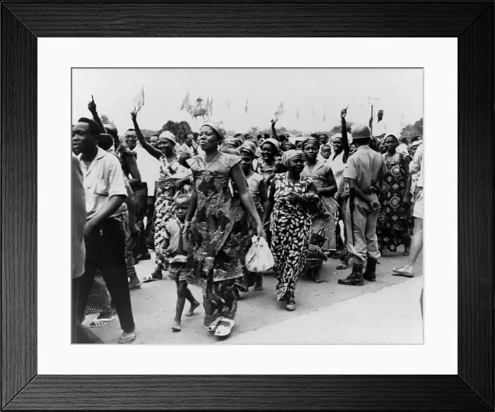 Framed Print : Women and men parade through the streets of Leopoldville in the Belgian Congo celebrating their forthcoming independence. June 1960