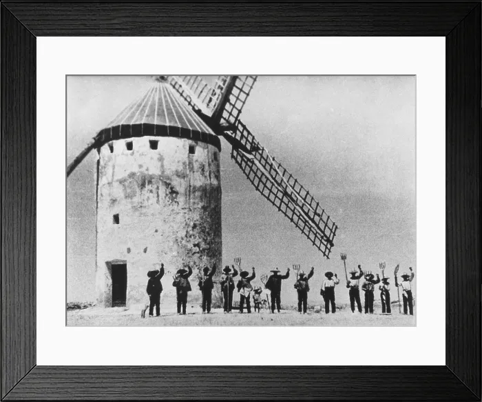 Framed Print : Spanish Civil War (1936-1939). Castilian farmers saluting the troops that go to the front. SPAIN. Barcelona. Historical Archive of Barcelona Framed Print : Spanish Civil War (1936-1939). Castilian farmers saluting the troops that go to the front. SPAIN. Barcelona. Historical Archive of Barcelona