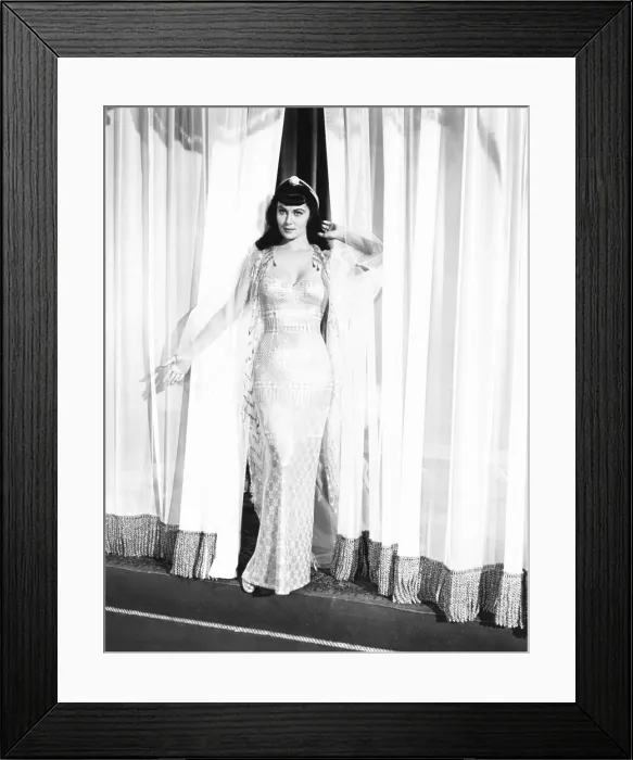 Framed Print : SERPENT OF THE NILE, Rhonda Fleming as Cleopatra, 1953 Framed Print : SERPENT OF THE NILE, Rhonda Fleming as Cleopatra, 1953