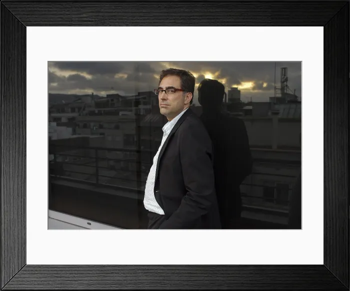 Framed Print : LLOMPARTJordi. Journalist. 2006. Oscar Elias / AISA / Everett Collection (184563)**US SALES ONLY** Framed Print : LLOMPARTJordi. Journalist. 2006. Oscar Elias / AISA / Everett Collection (184563)**US SALES ONLY**