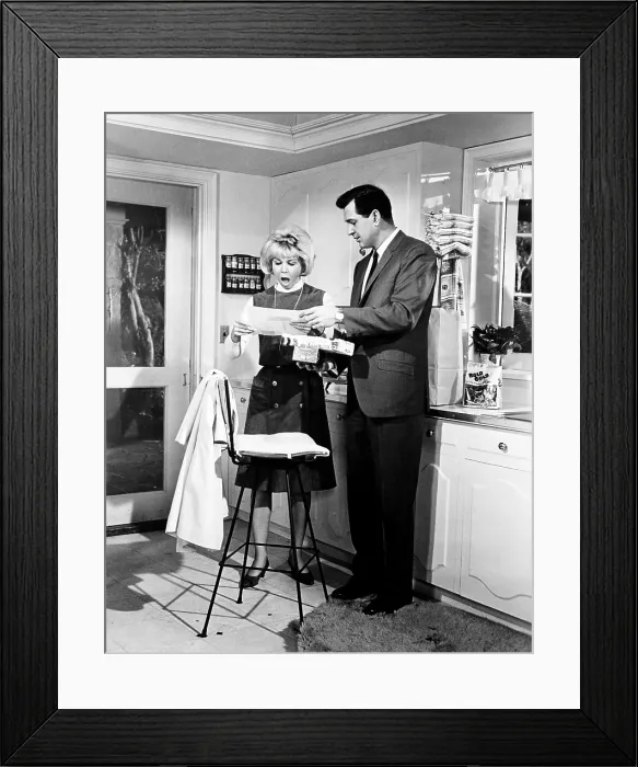 Framed Print : SEND ME NO FLOWERS, from left, Doris Day, Rock Hudson, 1964