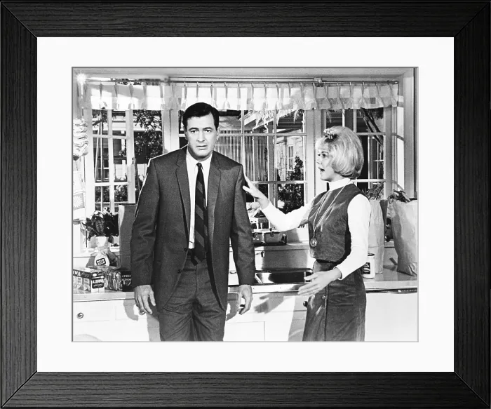 Framed Print : SEND ME NO FLOWERS, from left, Rock Hudson, Doris Day, 1964