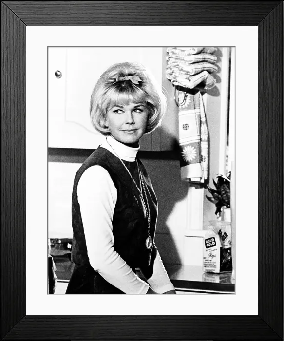 Framed Print : SEND ME NO FLOWERS, Doris Day, 1964 Framed Print : SEND ME NO FLOWERS, Doris Day, 1964