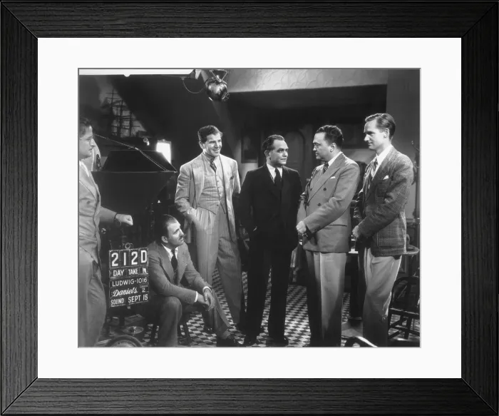 Framed Print : THE LAST GANGSTER, Sidney Blackmer (sitting), Lionel Stander (center left), Edward G. Robinson (center), FBI director J