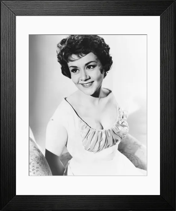 Framed Print : THE ENTERTAINER, Joan Plowright, 1960 Framed Print : THE ENTERTAINER, Joan Plowright, 1960