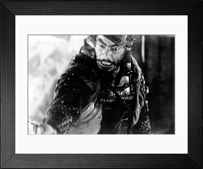Framed Print : THE SEVEN SAMURAI, (aka SHICHININ NO SAMURAI), Toshiro Mifune, 1954