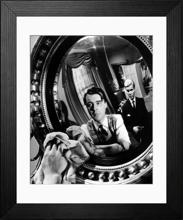 Framed Print : THE SERVANT, Dirk Bogarde, James Fox, 1963