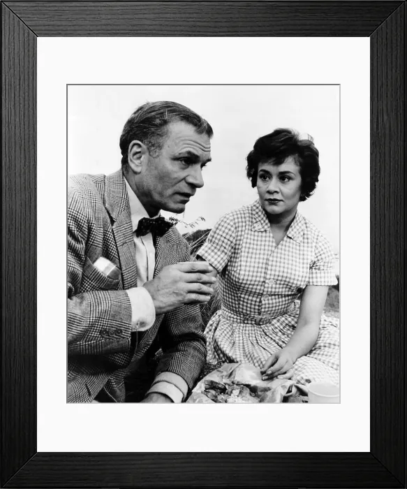 Framed Print : THE ENTERTAINER, Laurence Olivier, Joan Plowright, 1960 Framed Print : THE ENTERTAINER, Laurence Olivier, Joan Plowright, 1960