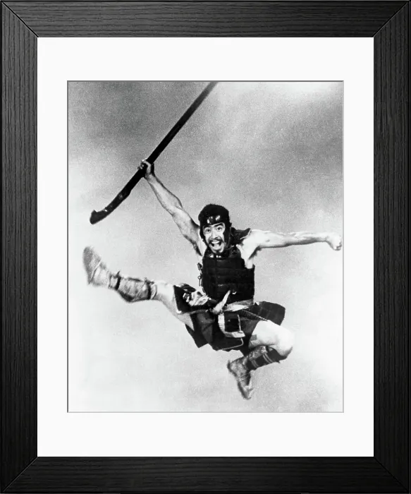 Framed Print : THE SEVEN SAMURAI, (aka SHICHININ NO SAMURAI), Toshiro Mifune, 1954