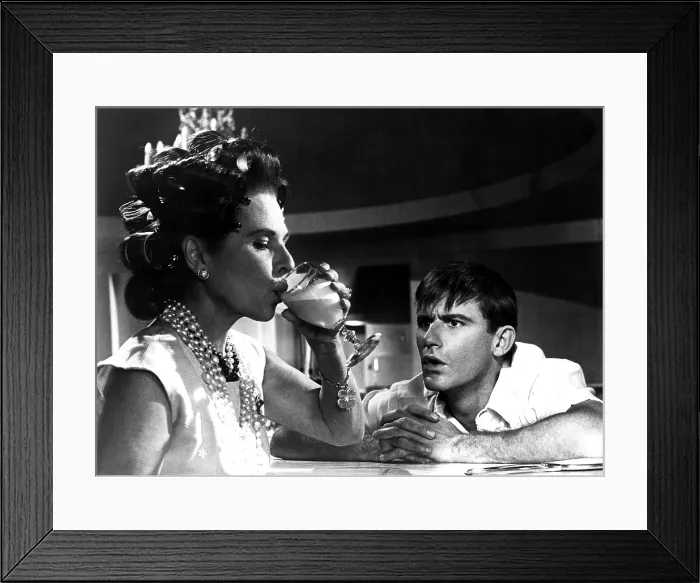 Framed Print : LORD LOVE A DUCK, Ruth Gordon, Roddy McDowall, 1966 Framed Print : LORD LOVE A DUCK, Ruth Gordon, Roddy McDowall, 1966