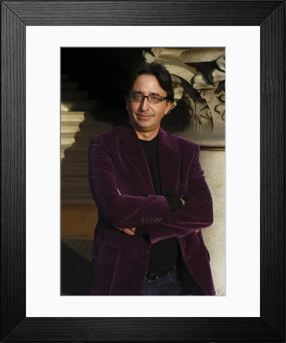 Framed Print : SOMOZAJos Carlos (1959). Writer. 2006. Oscar Elias / AISA / Everett Collection (184621)**US SALES ONLY** Framed Print : SOMOZAJos Carlos (1959). Writer. 2006. Oscar Elias / AISA / Everett Collection (184621)**US SALES ONLY**