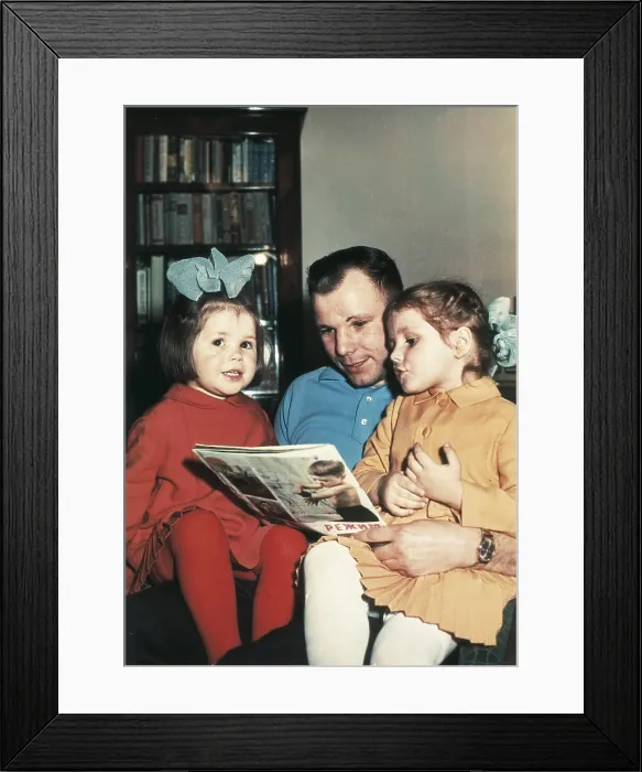 Framed Print : GAGARIN, Yuri Alexeievich (1934-1968). Soviet aviator and astronaut. Portrait of Gagarin with his daughters Galya and Lena in 1963. AISA / Everett Collection**US SALES ONLY**