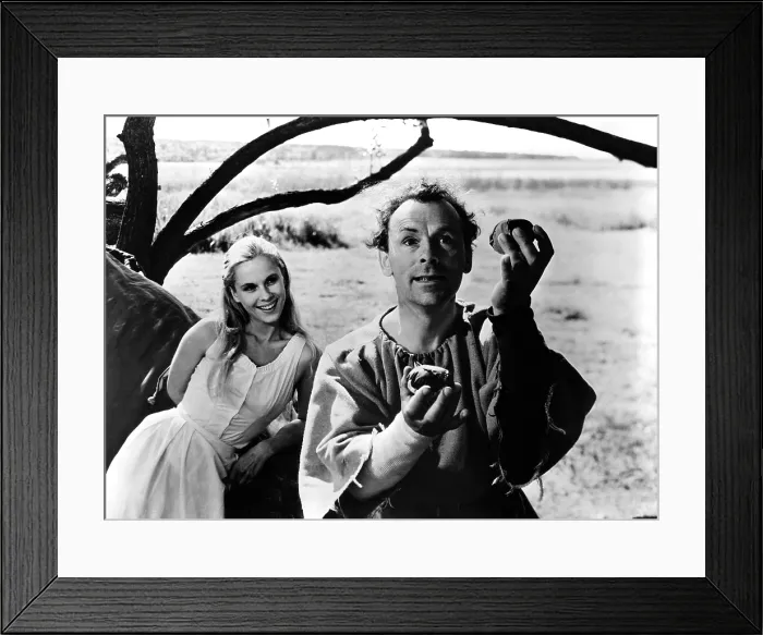 Framed Print : THE SEVENTH SEAL, Bibi Andersson, Nils Poppe, 1957
