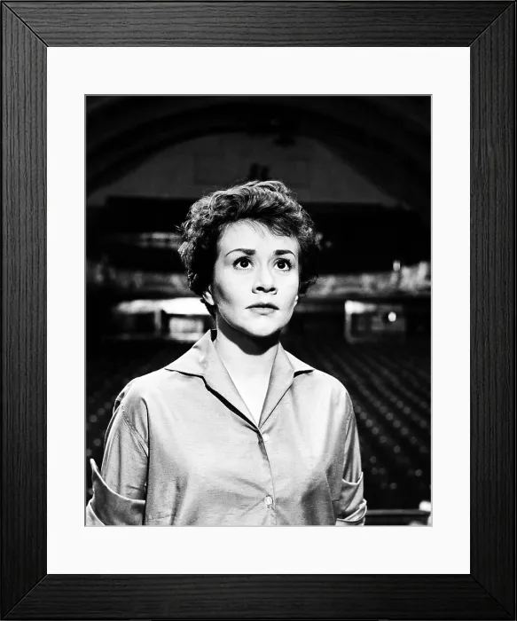 Framed Print : THE ENTERTAINER, Joan Plowright, 1960
