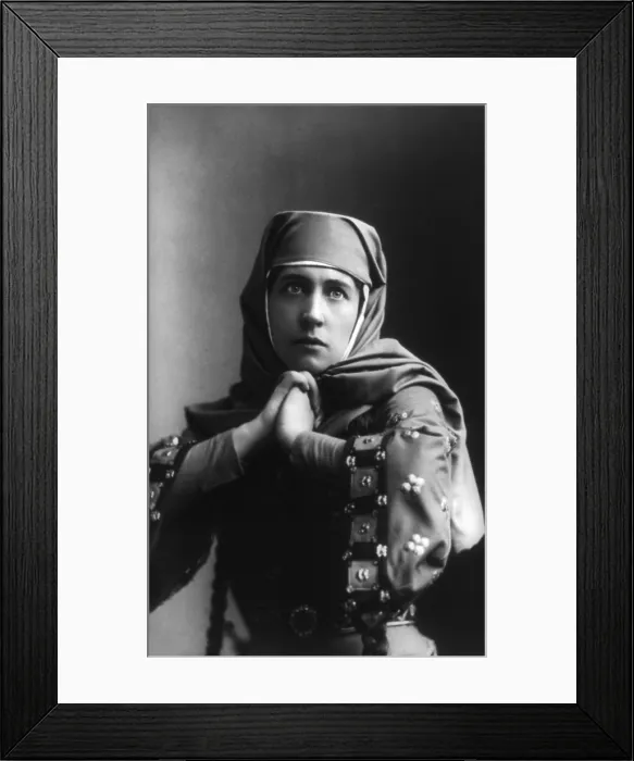 Framed Print : Lillie Langtry (1853-1929), as Lady Macbeth. 1899 Framed Print : Lillie Langtry (1853-1929), as Lady Macbeth. 1899