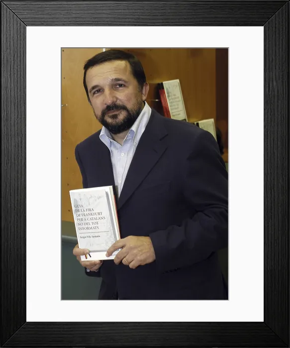 Framed Print : VILA-SANJUANSergio (1957). Journalist. 2007. Oscar Elias / AISA / Everett Collection (184646)**US SALES ONLY** Framed Print : VILA-SANJUANSergio (1957). Journalist. 2007. Oscar Elias / AISA / Everett Collection (184646)**US SALES ONLY**