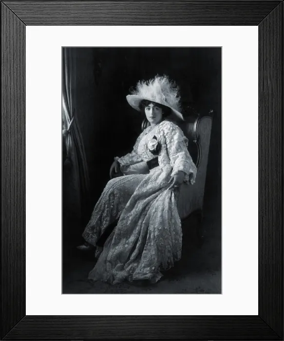 Framed Print : Evalyn Walsh McLean, (1886-1947), wife of Washington Post heir, Ned Mclean. Evalyn, a silver heiress, used morphine while Ned, drank and philandered