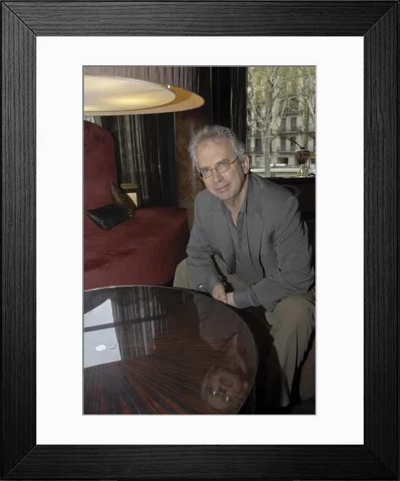 Framed Print : CAREYPeter Philip (1943). Writer. 2007. Oscar Elias / AISA / Everett Collection (184638)**US SALES ONLY**