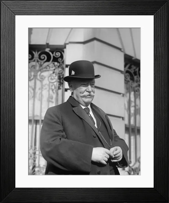 Framed Print : Ex-President, then Chief Justice Taft, Taft photographed on Washington Street in February 1922