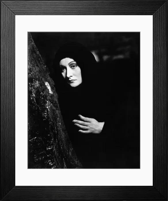 Framed Print : DRACULA'S DAUGHTER, Gloria Holden, 1936 Framed Print : DRACULA'S DAUGHTER, Gloria Holden, 1936