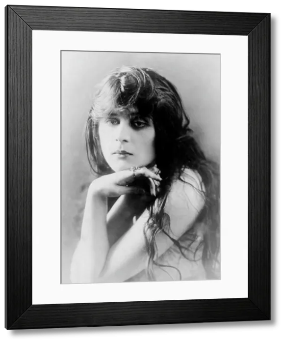 Framed Print : SIN, Theda Bara, 1915, Fox Film Corporation. TM & Copyright / courtesy Everett Collection