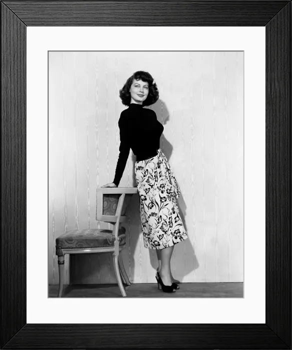 Framed Print : SINGAPORE, Ava Gardner, in a black jersey top, black-and-white skirt and leather belt, 1947 Framed Print : SINGAPORE, Ava Gardner, in a black jersey top, black-and-white skirt and leather belt, 1947