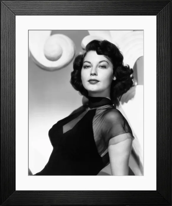 Framed Print : SINGAPORE, Ava Gardner, 1947 Framed Print : SINGAPORE, Ava Gardner, 1947