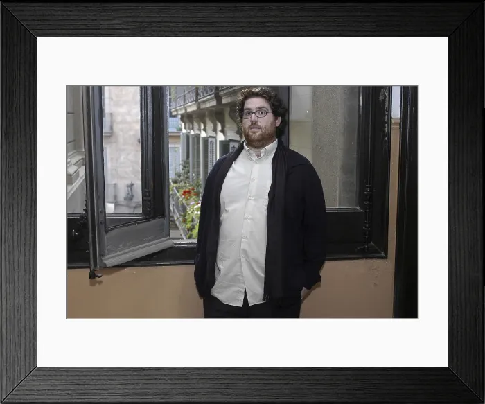Framed Print : MARTINJuan Diego. Writer. 2007. Oscar Elias / AISA / Everett Collection (184660)**US SALES ONLY** Framed Print : MARTINJuan Diego. Writer. 2007. Oscar Elias / AISA / Everett Collection (184660)**US SALES ONLY**