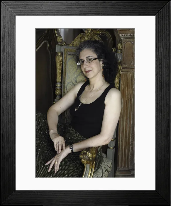 Framed Print : KUSHNEREllen (1955). Writer. 2007. Oscar Elias / AISA / Everett Collection (184679)**US SALES ONLY** Framed Print : KUSHNEREllen (1955). Writer. 2007. Oscar Elias / AISA / Everett Collection (184679)**US SALES ONLY**