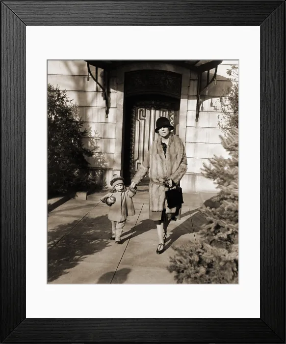 Framed Print : Alice Roosevelt Longworth (1884-1980) with her only child, daughter Paulina (1925-57), born after nineteen years of marriage to Nicolas Longworth Framed Print : Alice Roosevelt Longworth (1884-1980) with her only child, daughter Paulina (1925-57), born after nineteen years of marriage to Nicolas Longworth