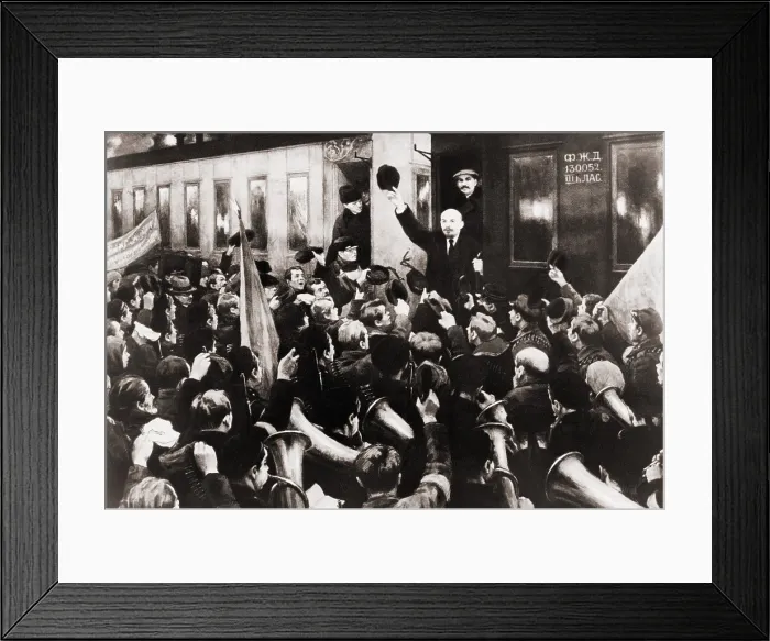 Framed Print : Vladimir Lenin (1870-1924), waving to crowd from train in St. Petersburg during the Russian Revolution. Ca. 1917 Framed Print : Vladimir Lenin (1870-1924), waving to crowd from train in St. Petersburg during the Russian Revolution. Ca. 1917