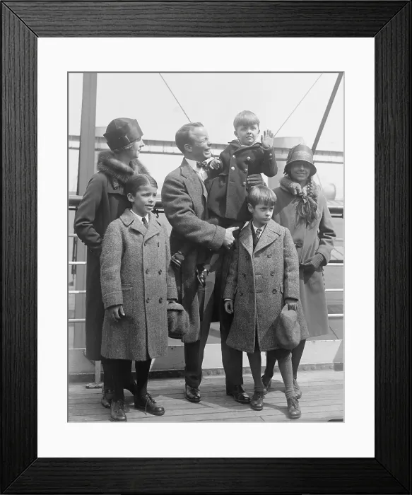 Framed Print : Theodore Roosevelt Jr. (1887-1944), with his wife Eleanor (1888-1960), and their four children, Grace, Theodore (left), Cornelius (right), and Quentin (held by father). Ca. 1925 Framed Print : Theodore Roosevelt Jr. (1887-1944), with his wife Eleanor (1888-1960), and their four children, Grace, Theodore (left), Cornelius (right), and Quentin (held by father). Ca. 1925